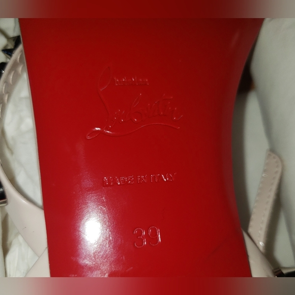 NWT Christian louboutin neutral Silver Studded stappy flats Women\'s Sandals 39